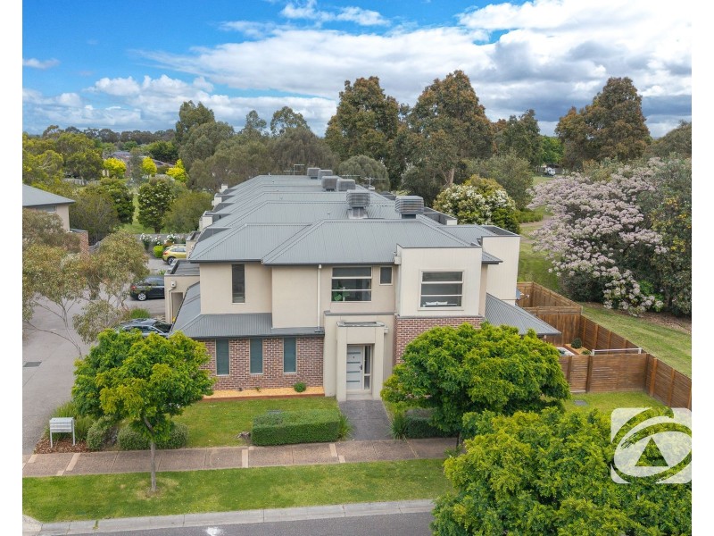 1/16-20 Honeysuckle Close, Pakenham VIC 3810
