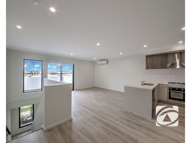 18 Anakin Walk, Officer VIC 3809