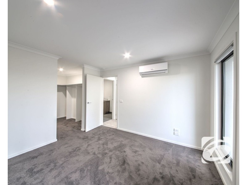 18 Anakin Walk, Officer VIC 3809