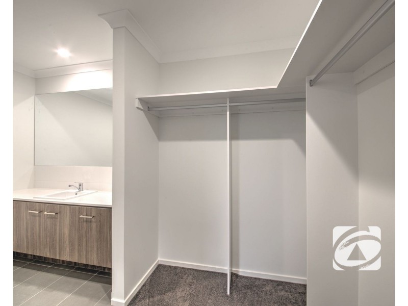 18 Anakin Walk, Officer VIC 3809