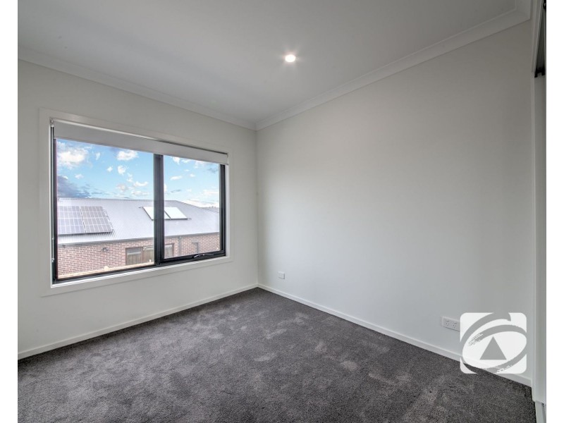 18 Anakin Walk, Officer VIC 3809