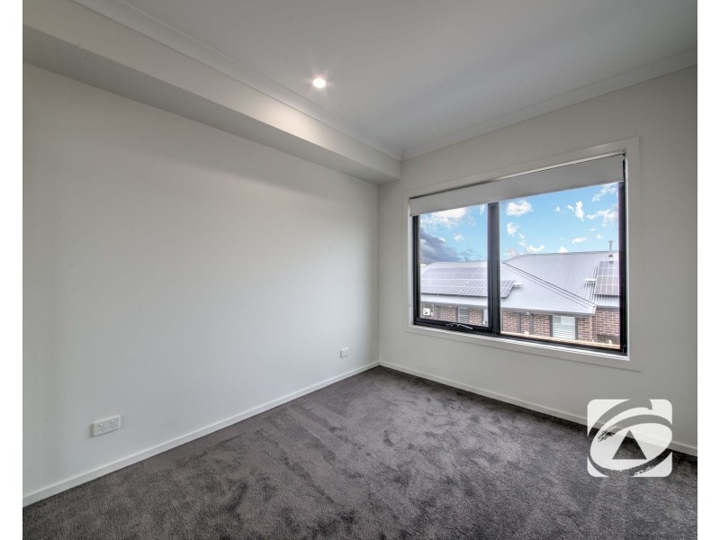 18 Anakin Walk, Officer VIC 3809