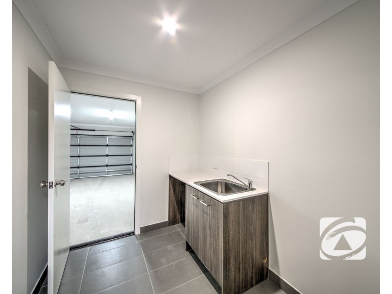 18 Anakin Walk, Officer VIC 3809