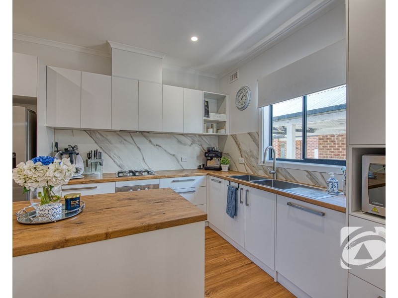 30 Circle Drive North, Cranbourne VIC 3977