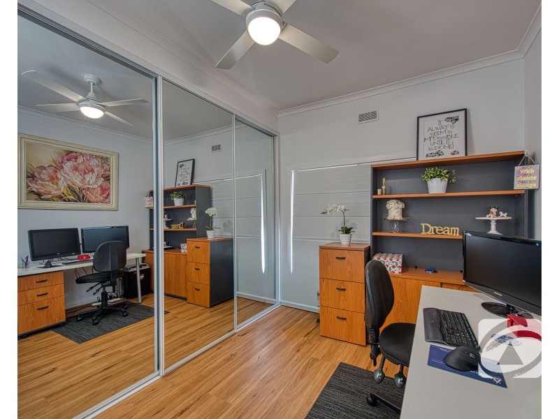 30 Circle Drive North, Cranbourne VIC 3977