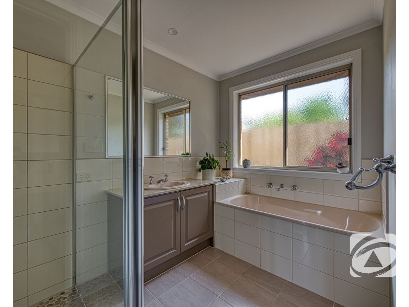 4/4 Anderson Street, Pakenham VIC 3810