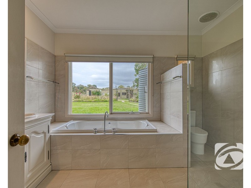 300 Brown Road, Officer VIC 3809