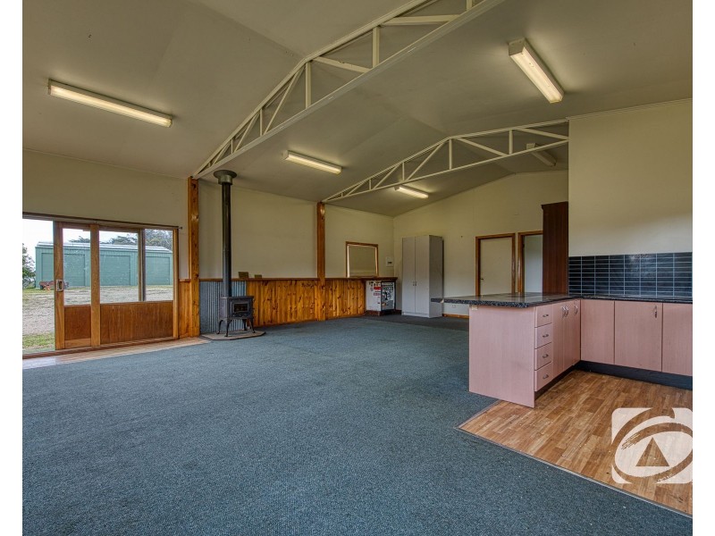 300 Brown Road, Officer VIC 3809