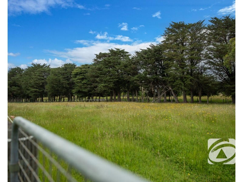 300 Brown Road, Officer VIC 3809