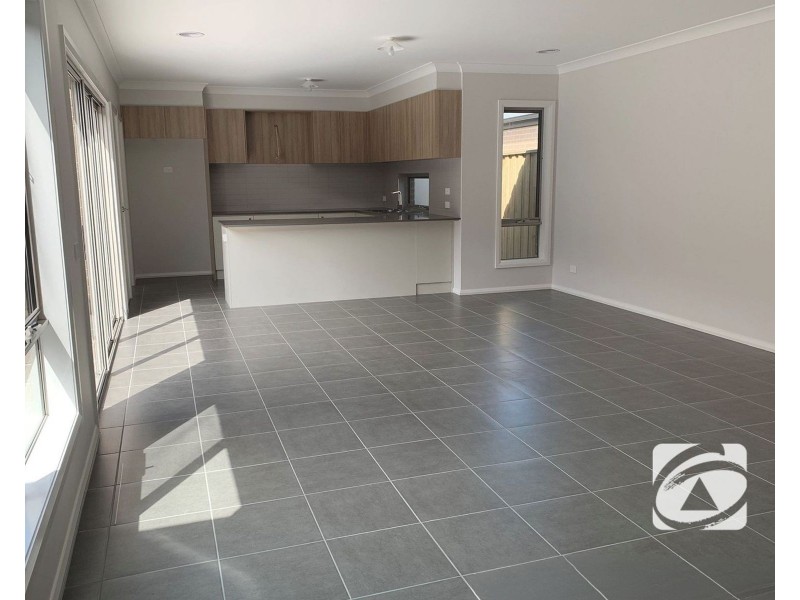 8B Whiteside Road, Officer VIC 3809