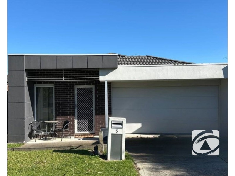 5 Young Street, Pakenham VIC 3810