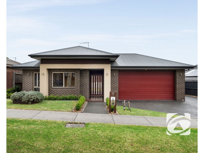 4 Grattan Way, Pakenham VIC 3810