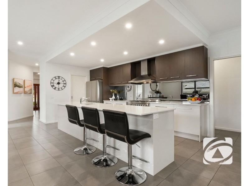 4 Grattan Way, Pakenham VIC 3810