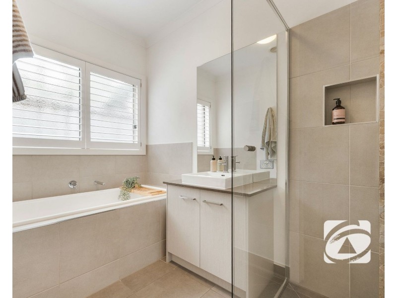 4 Grattan Way, Pakenham VIC 3810