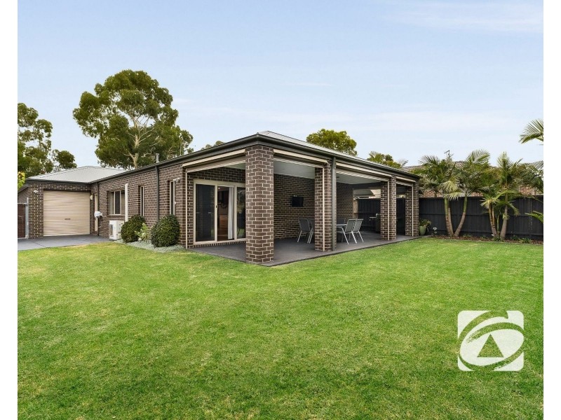 4 Grattan Way, Pakenham VIC 3810
