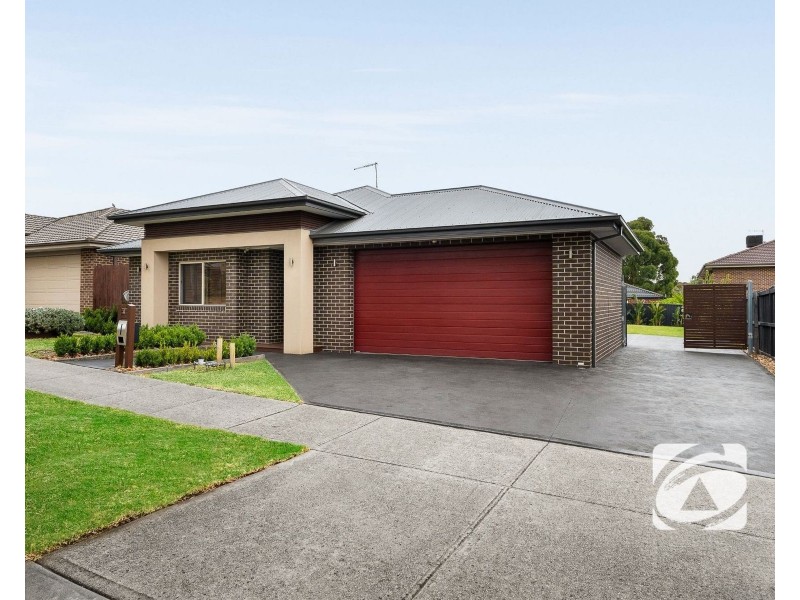 4 Grattan Way, Pakenham VIC 3810