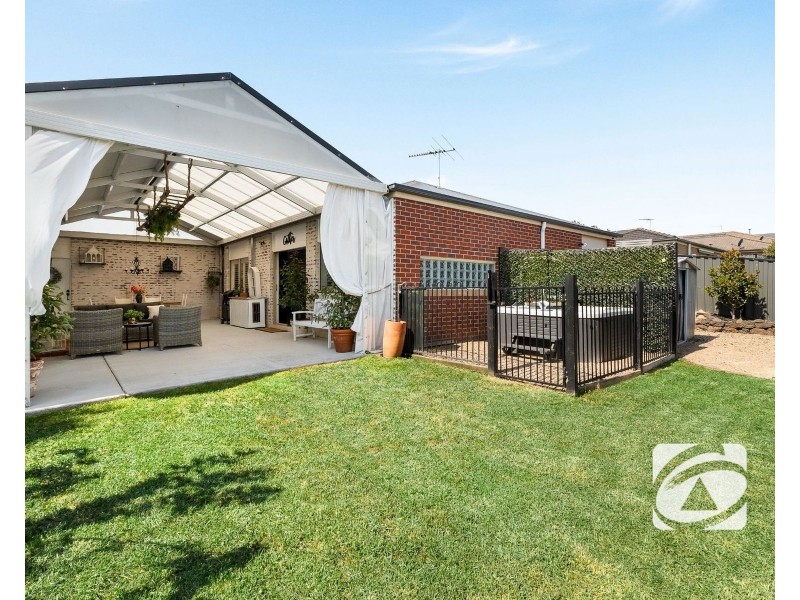 34 Windermere Boulevard, Pakenham VIC 3810
