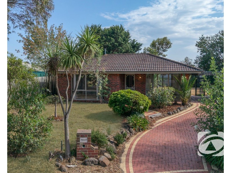 16 Bridle Place, Pakenham VIC 3810