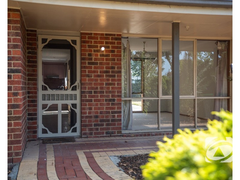 16 Bridle Place, Pakenham VIC 3810