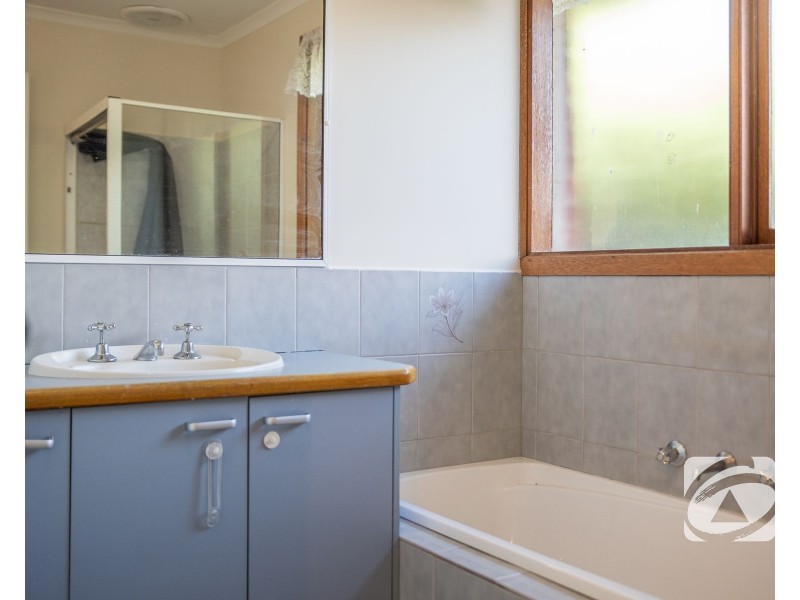 16 Bridle Place, Pakenham VIC 3810