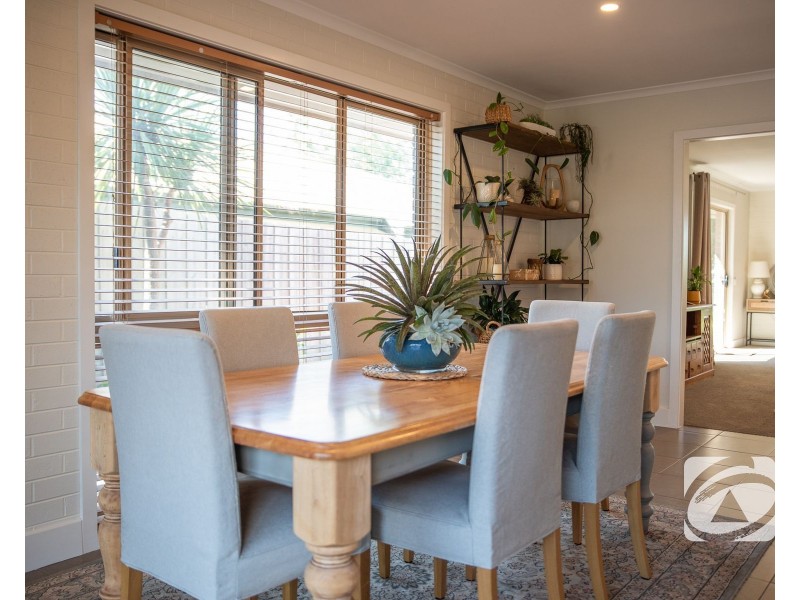 26 Leigh Drive, Pakenham VIC 3810