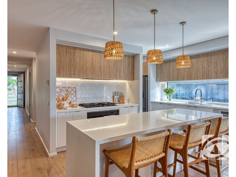 19 Scenery Drive, Clyde North VIC 3978