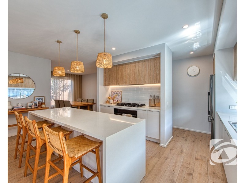 19 Scenery Drive, Clyde North VIC 3978