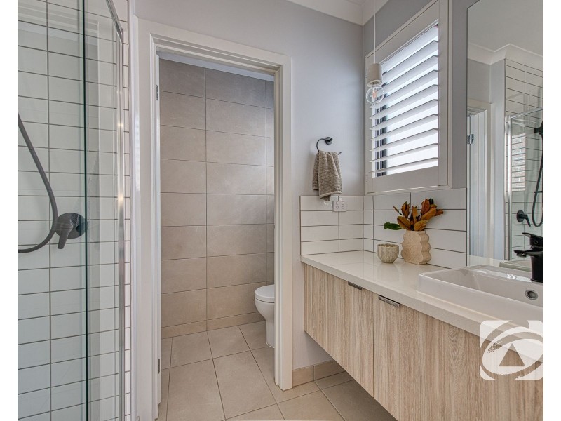 19 Scenery Drive, Clyde North VIC 3978