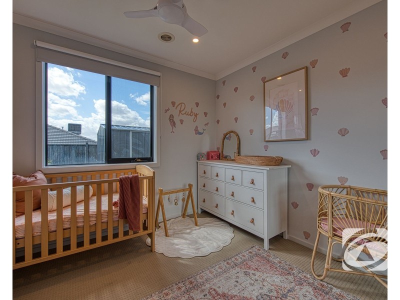 19 Scenery Drive, Clyde North VIC 3978