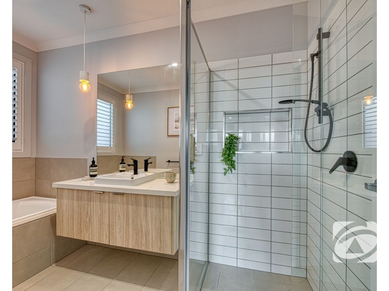 19 Scenery Drive, Clyde North VIC 3978