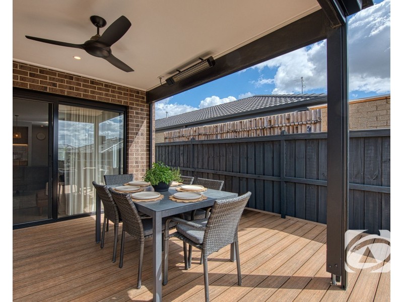 19 Scenery Drive, Clyde North VIC 3978