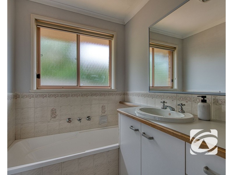 1 Sheffield Close, Pakenham VIC 3810