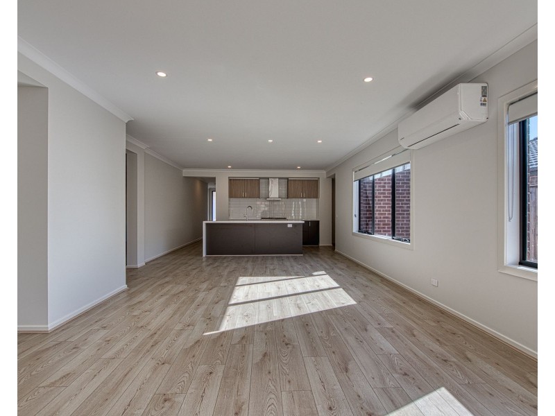 16 Mapleton Avenue, Warragul VIC 3820