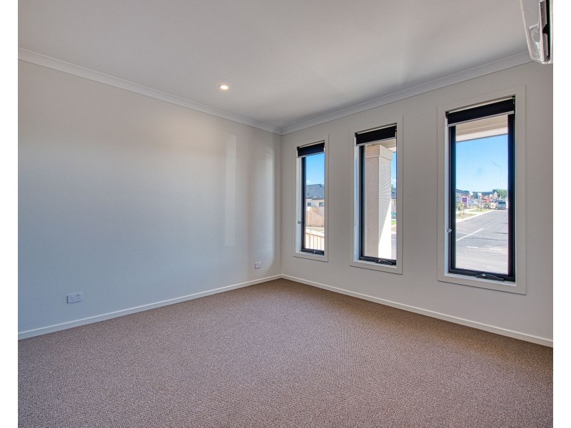 16 Mapleton Avenue, Warragul VIC 3820