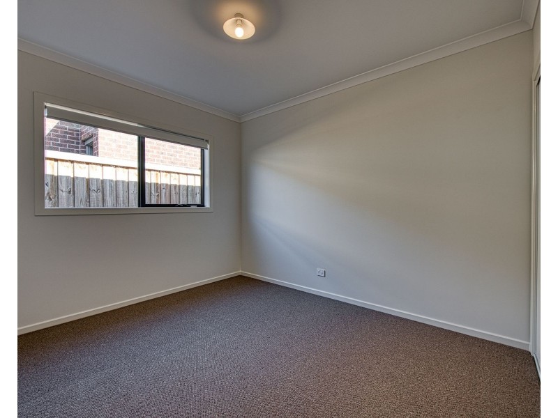 16 Mapleton Avenue, Warragul VIC 3820