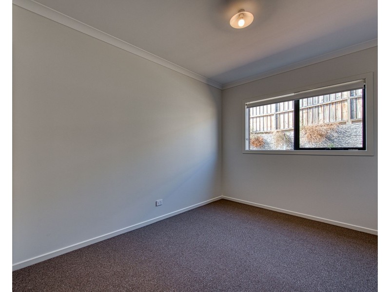 16 Mapleton Avenue, Warragul VIC 3820