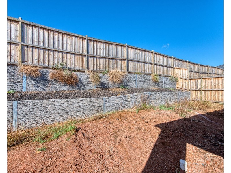 16 Mapleton Avenue, Warragul VIC 3820