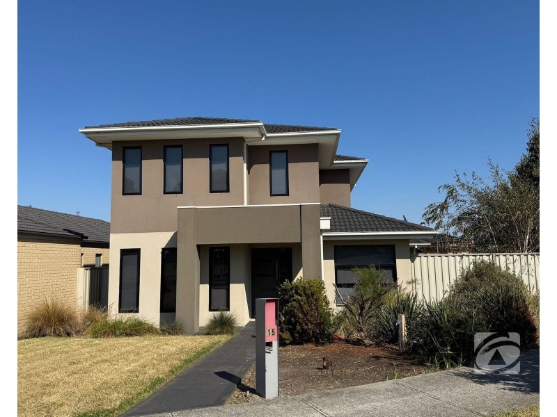 15 Greenfield Lane, Pakenham VIC 3810