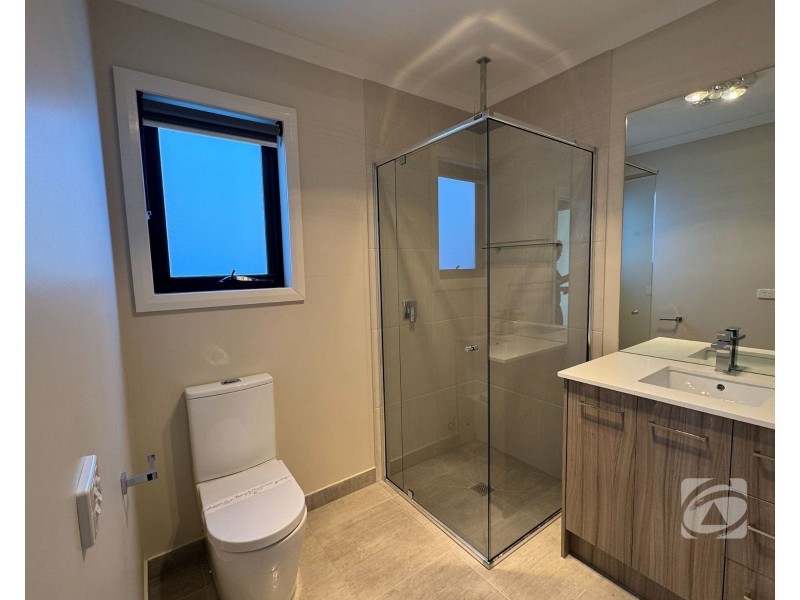 15 Greenfield Lane, Pakenham VIC 3810