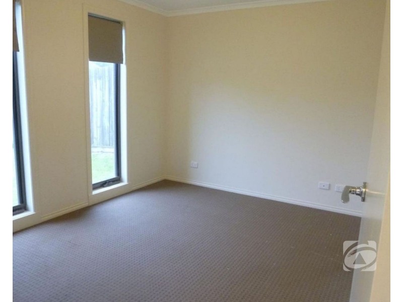 1 Doonie Way, Pakenham VIC 3810