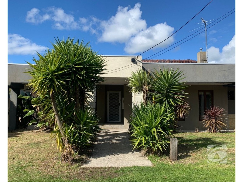 2 Savage Street, Pakenham VIC 3810