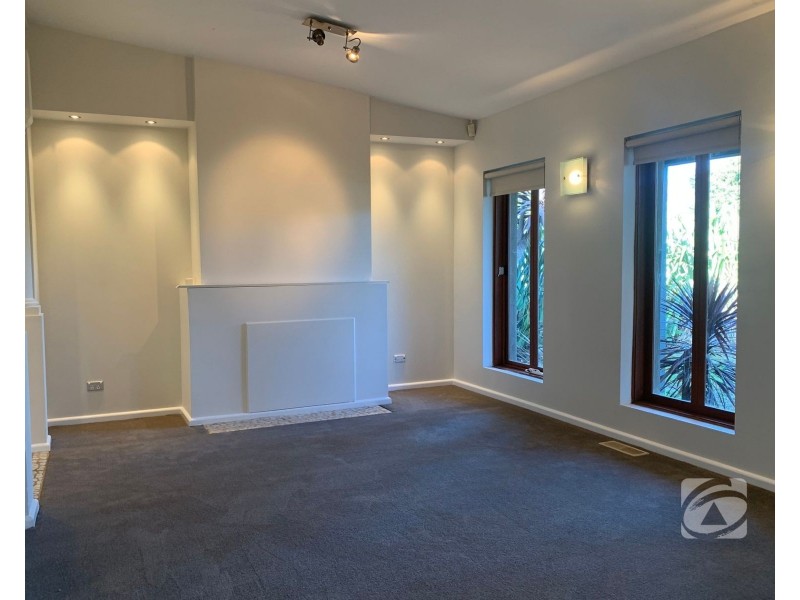 2 Savage Street, Pakenham VIC 3810