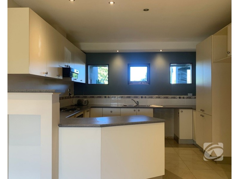 2 Savage Street, Pakenham VIC 3810