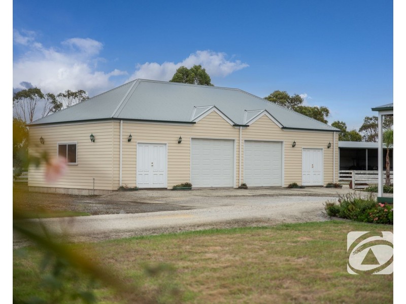 15 Walshes Road, Catani VIC 3981