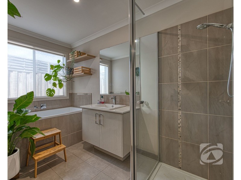 63 Denhams Road, Koo Wee Rup VIC 3981