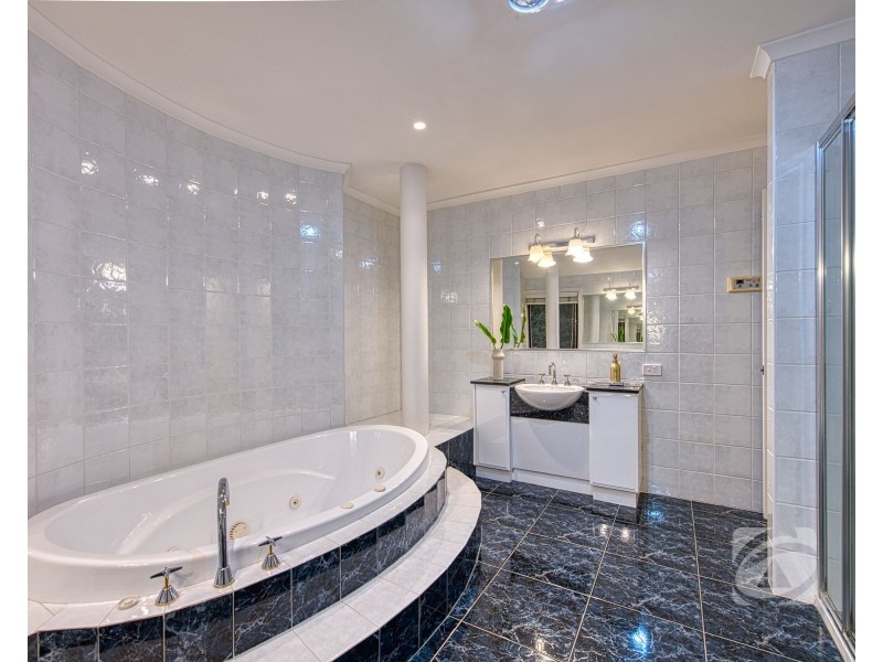 6 Farm Lane, Berwick VIC 3806