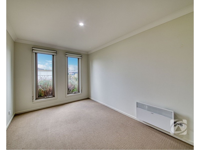 10 Ezra Crescent, Officer VIC 3809