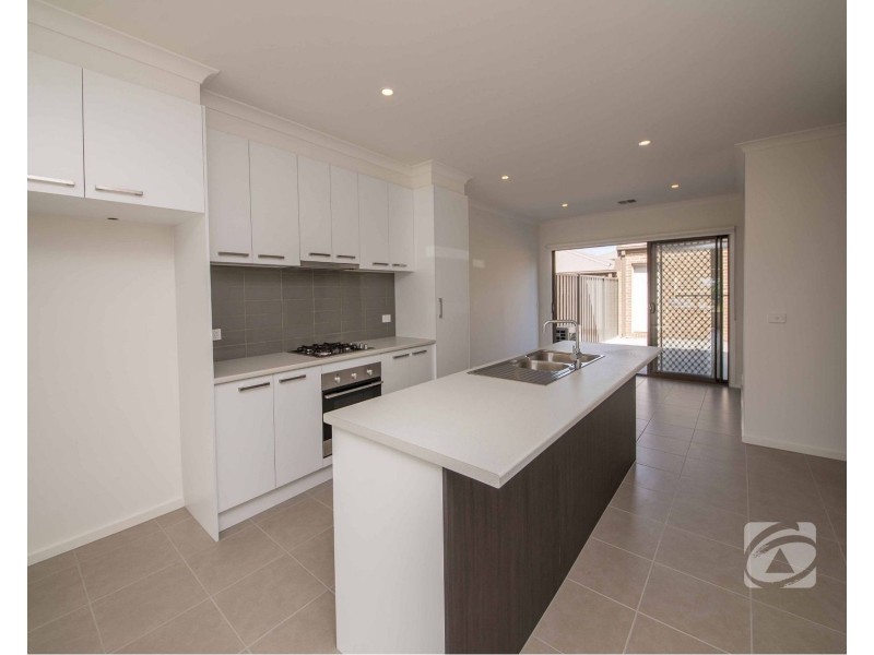 37/23 Atlantic Drive, Pakenham VIC 3810