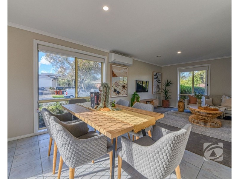 9 Ben Drive, Pakenham VIC 3810