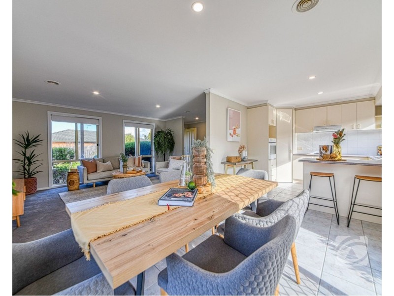 9 Ben Drive, Pakenham VIC 3810